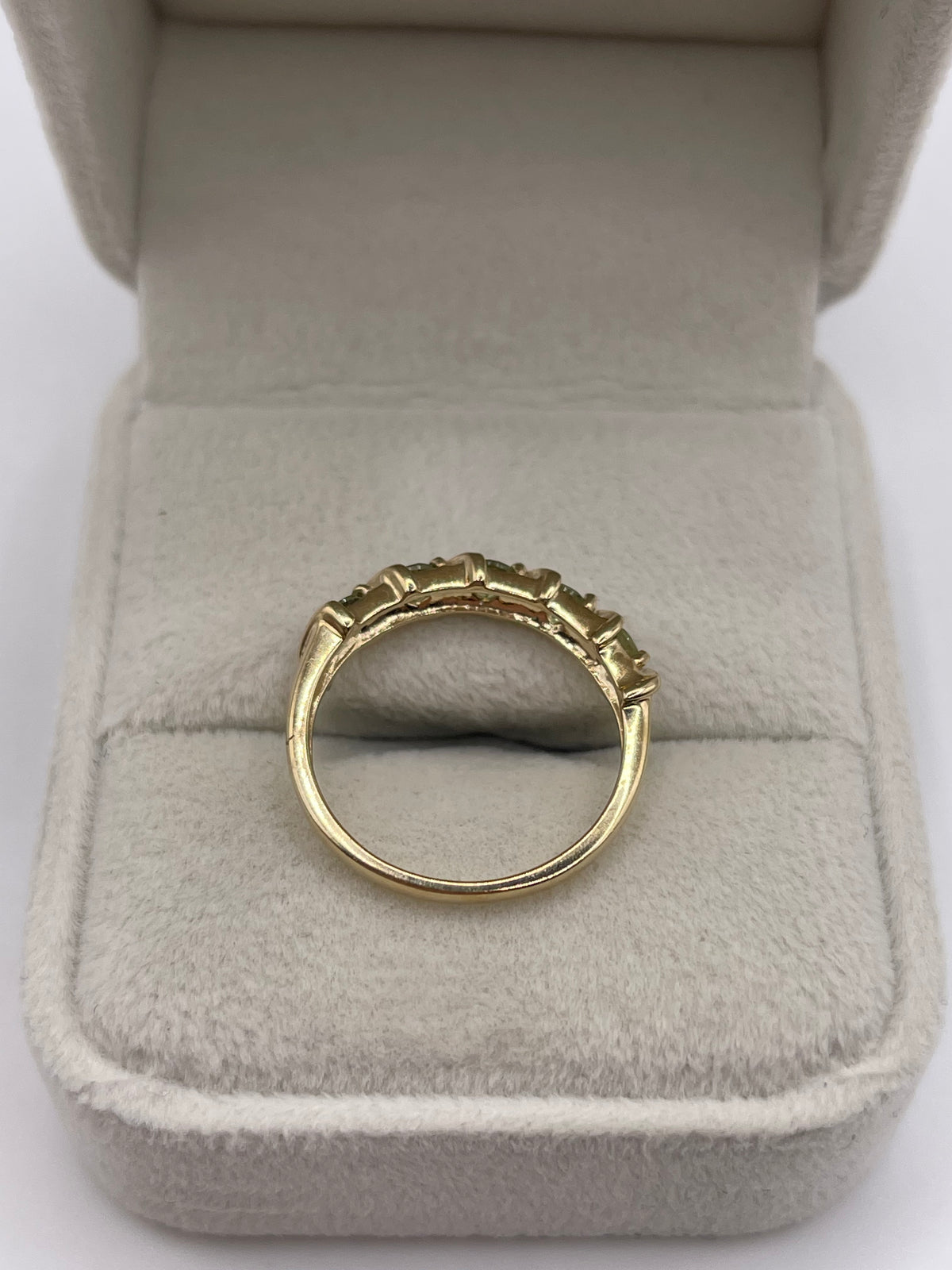 9ct gold green sapphire ring