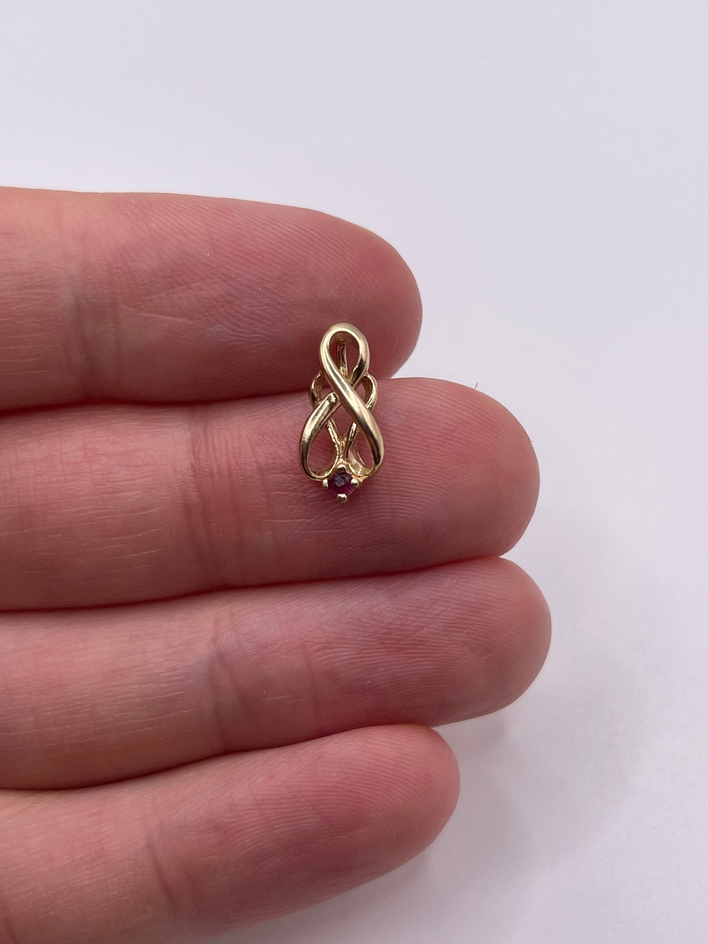 9ct gold ruby pendant