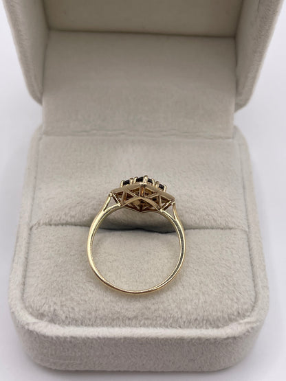 9ct gold garnet ring