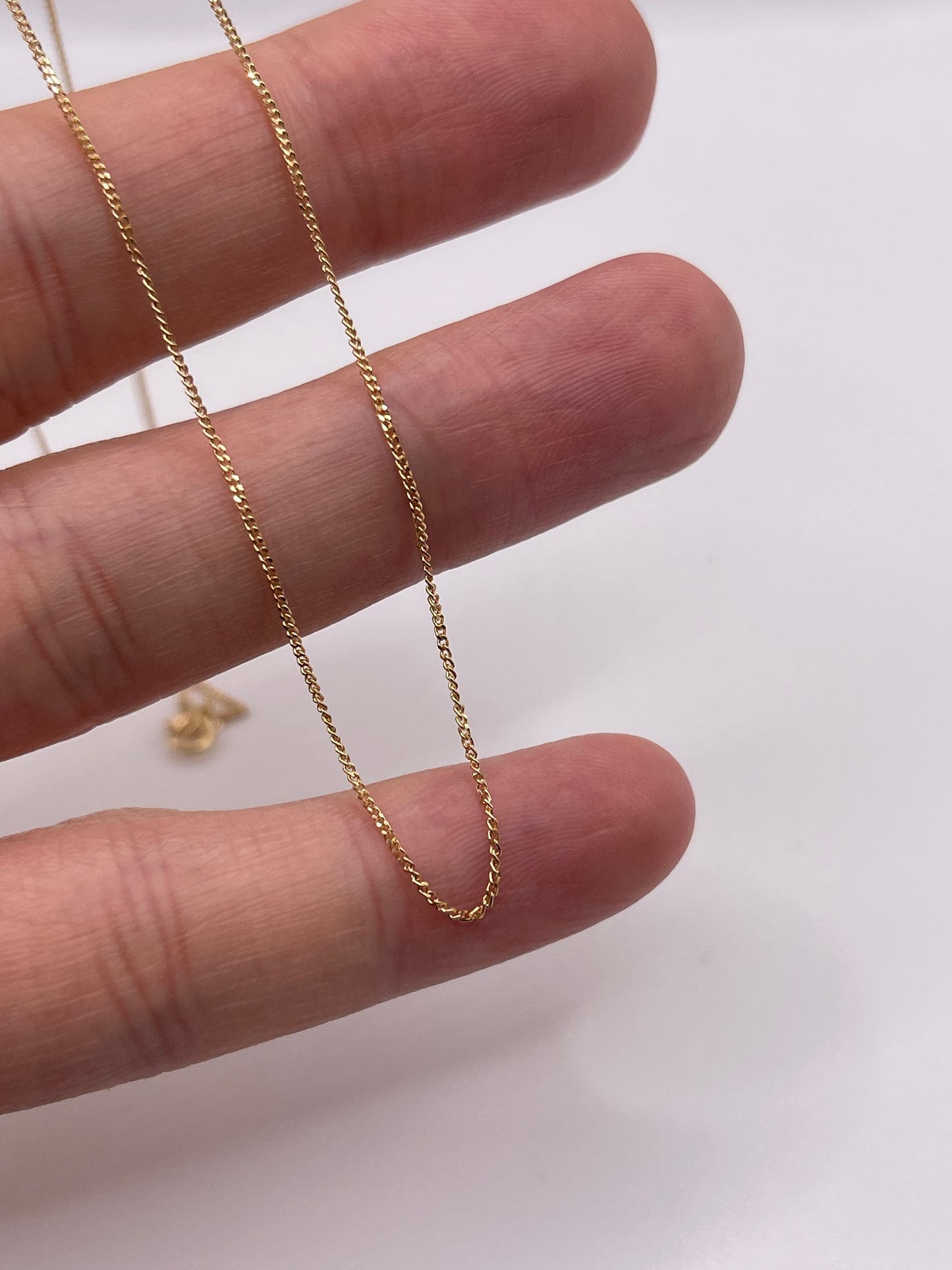 9ct gold chain H