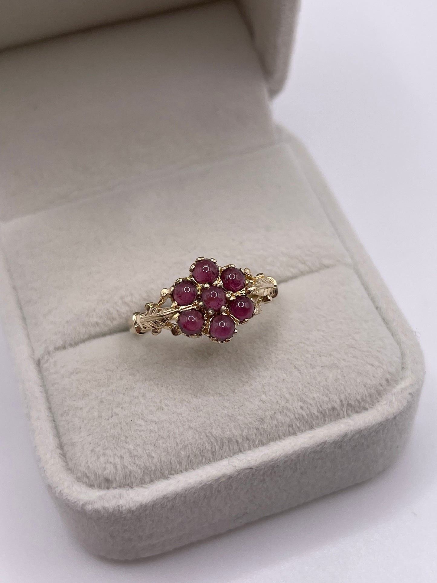 9ct gold cabochon garnet ring