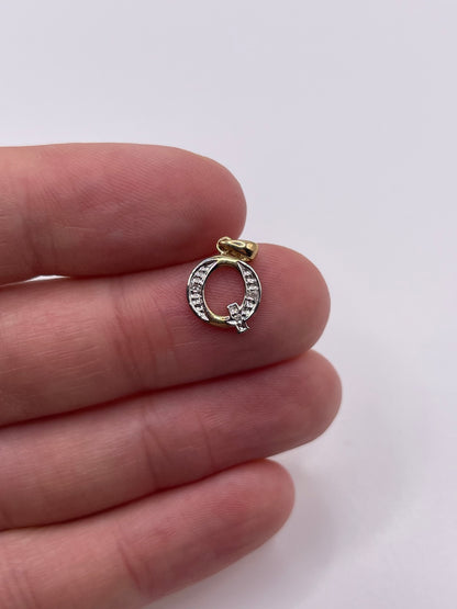 9ct gold diamond initial Q pendant