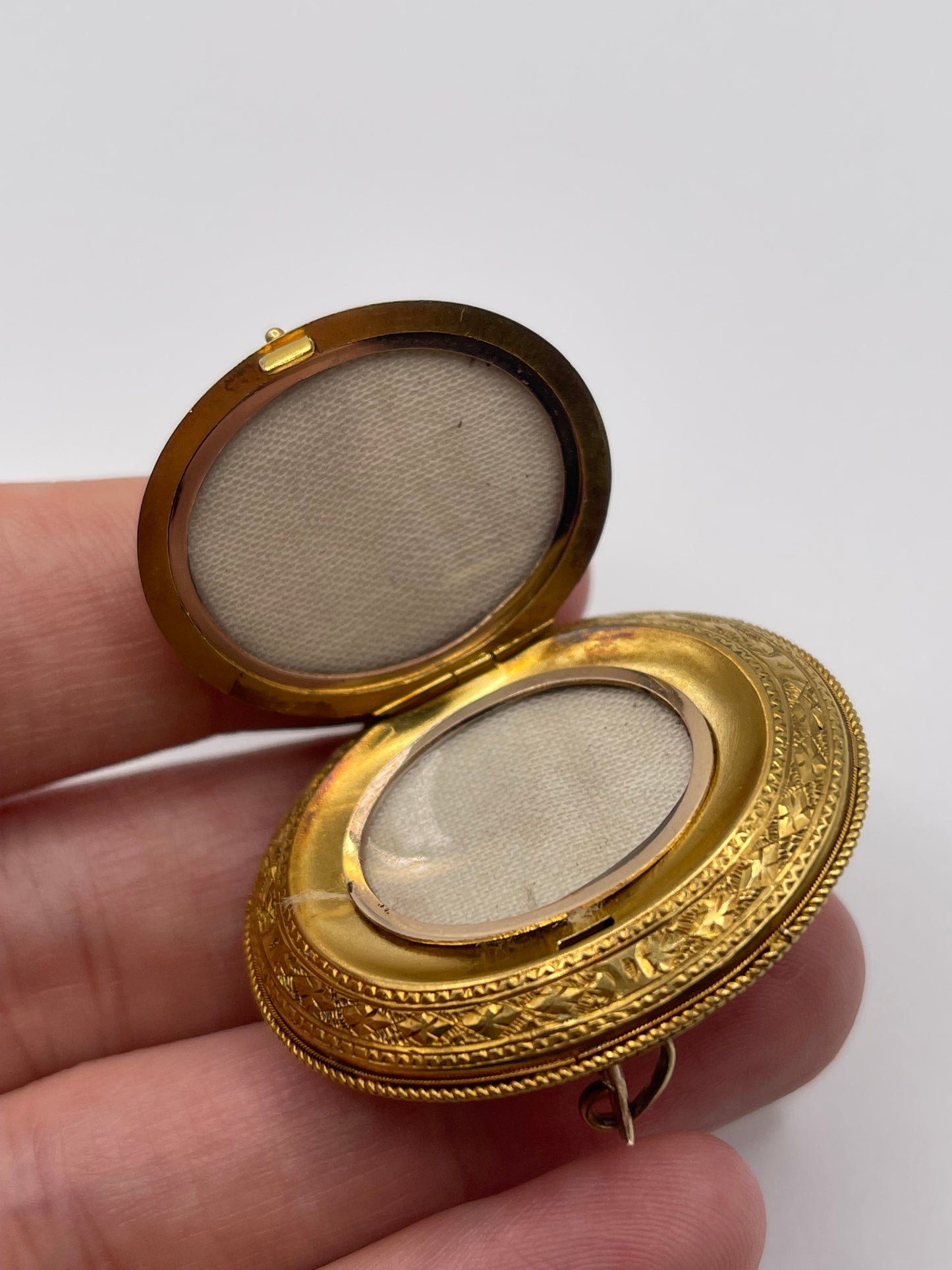 Antique 15ct gold pearl brooch / locket