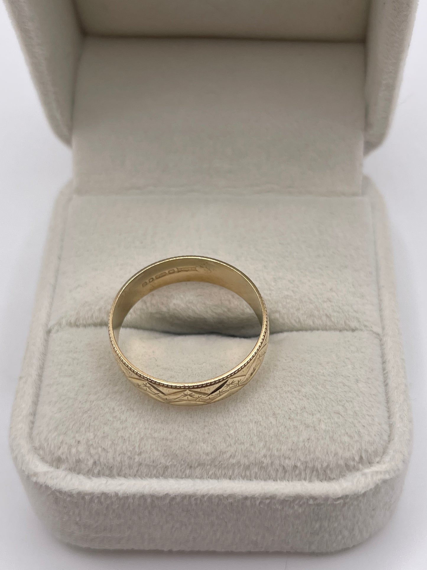 9ct gold patterned band