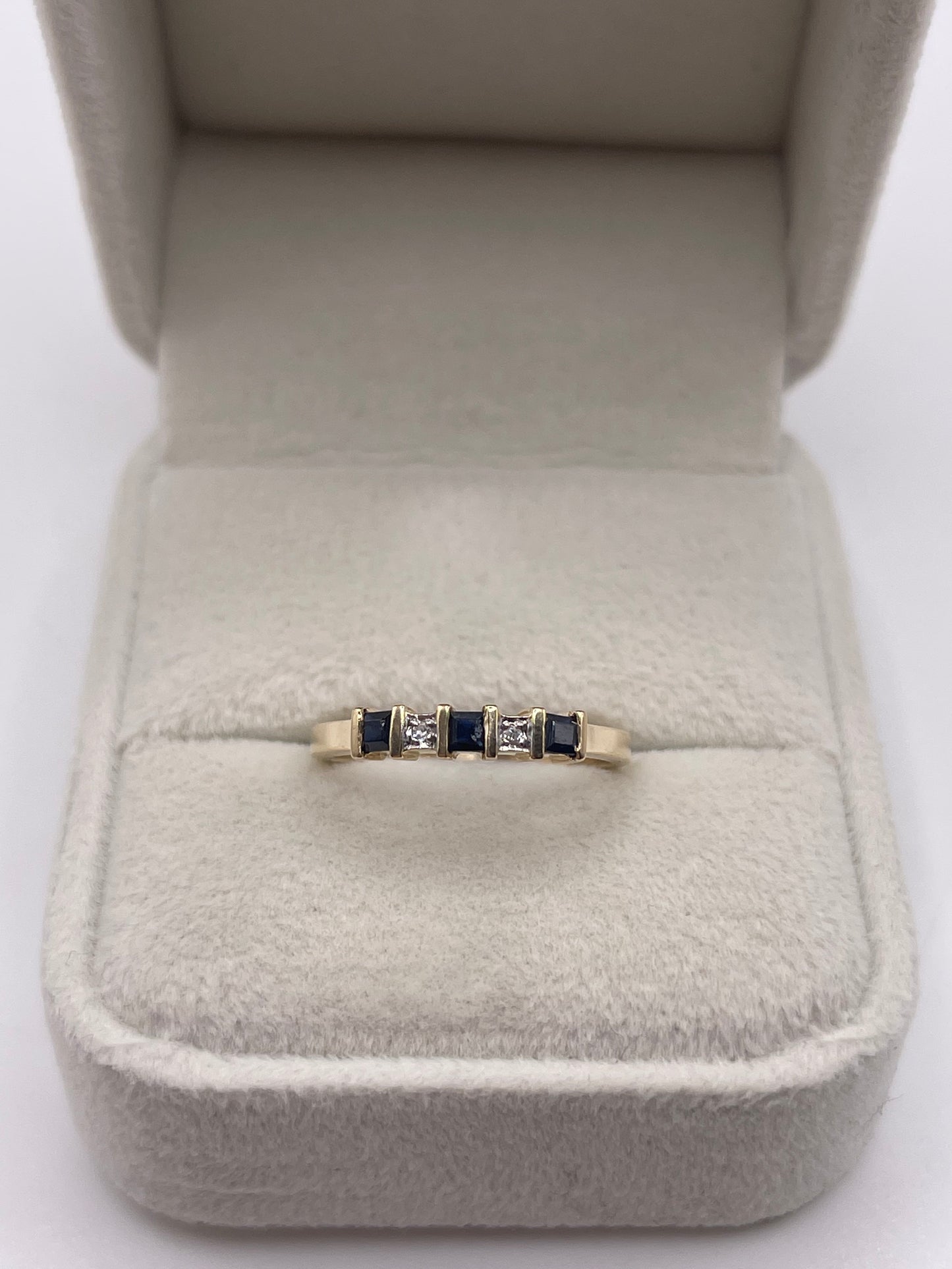 9ct gold sapphire and diamond ring