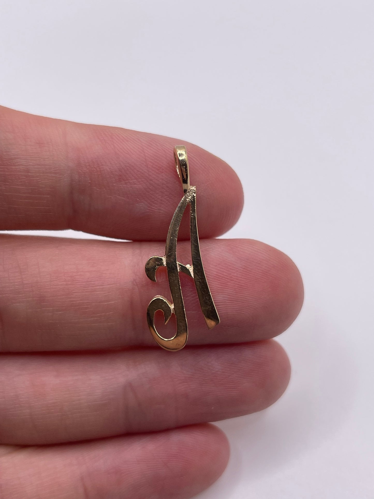 9ct gold initial A pendant
