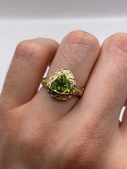 9ct gold peridot ring
