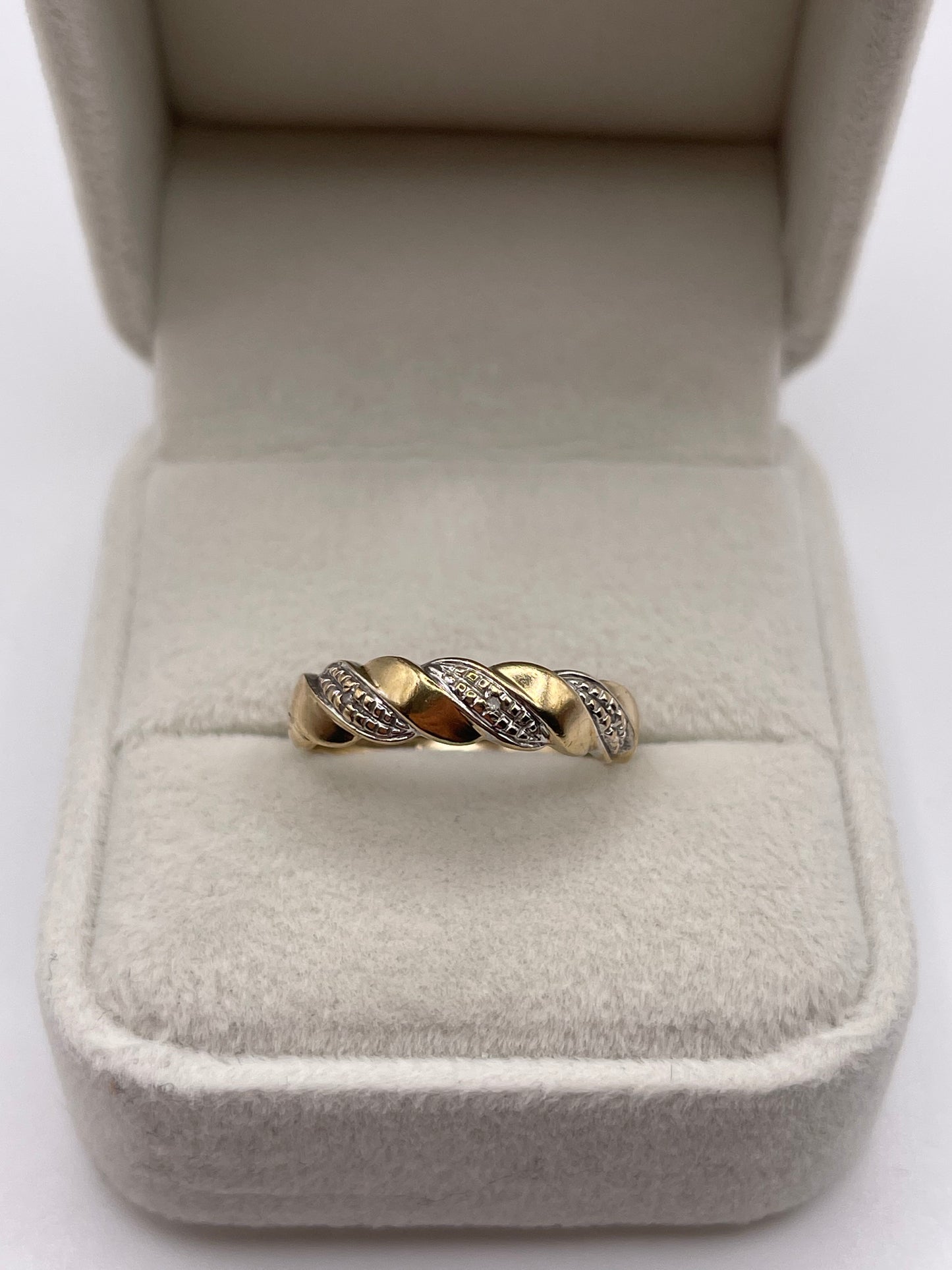 9ct gold diamond ring