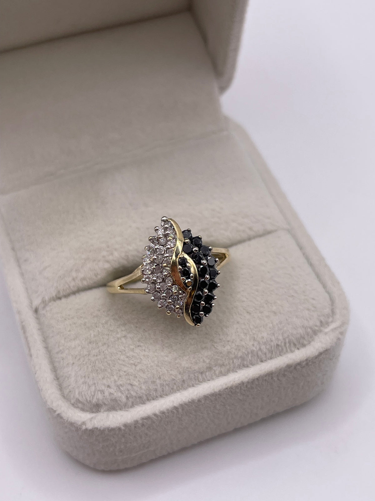 9ct gold diamond cluster ring