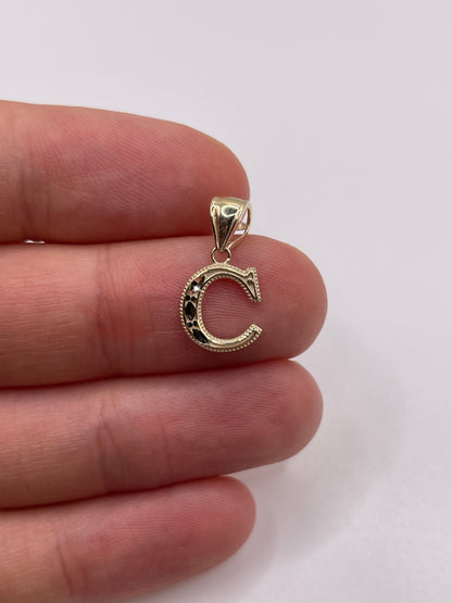 9ct gold initial C pendant