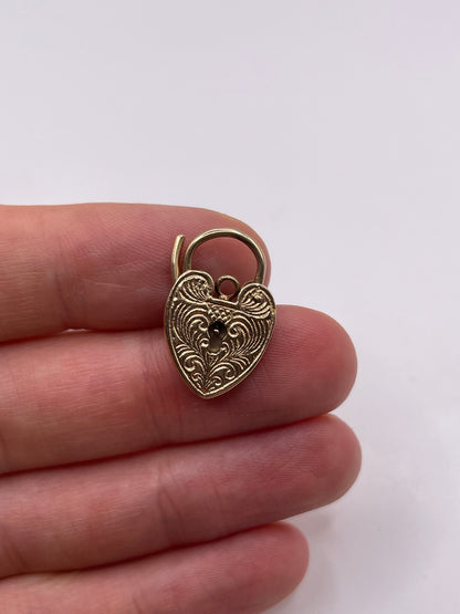 9ct gold engraved padlock 1