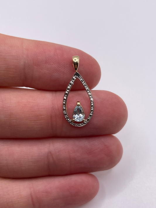 9ct gold blue topaz pendant