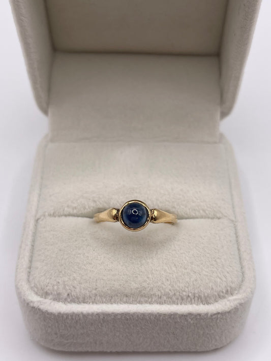 9ct gold cabochon sapphire ring