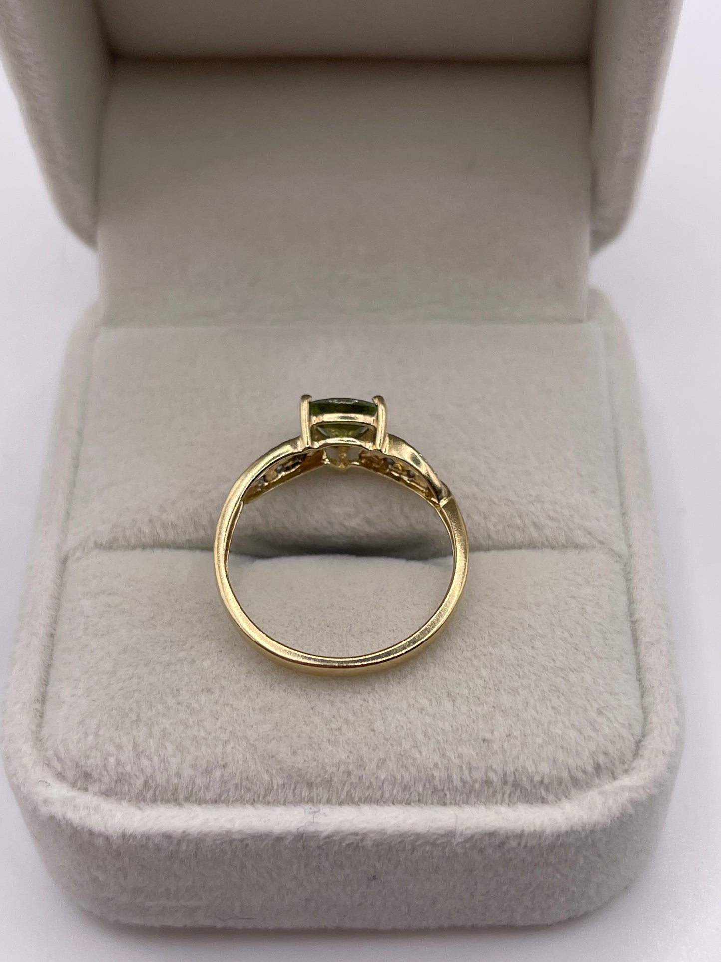9ct gold quartz and diamond ring