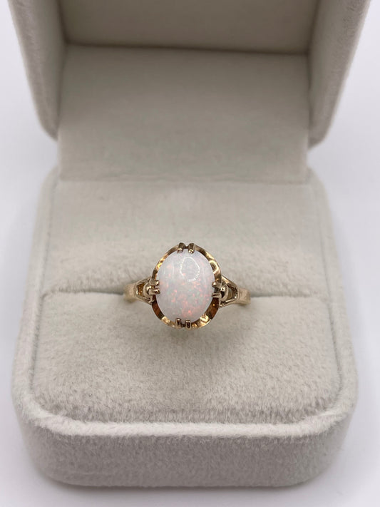 9ct gold opal ring