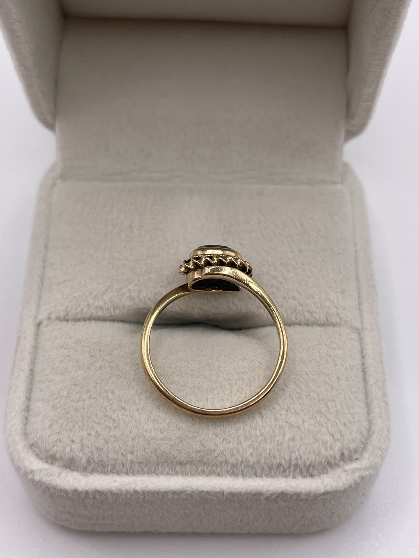9ct gold amethyst ring