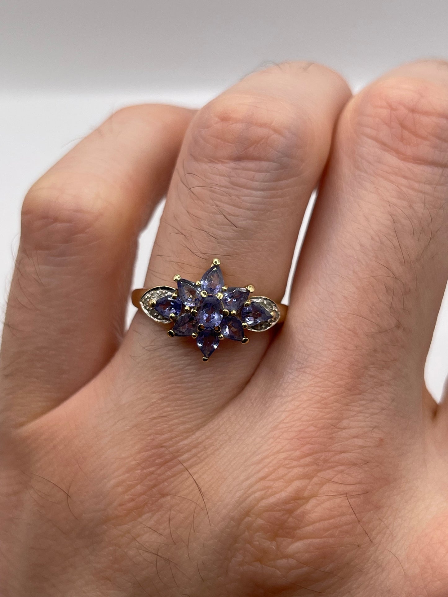 9ct gold tanzanite and diamond ring