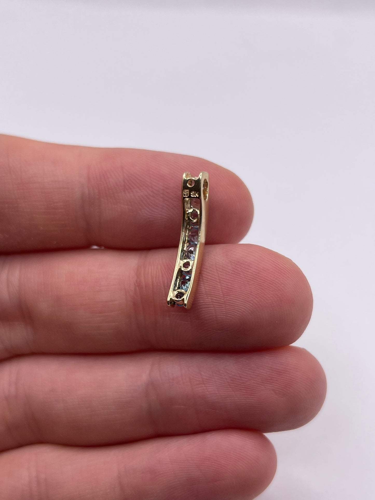 9ct gold topaz pendant