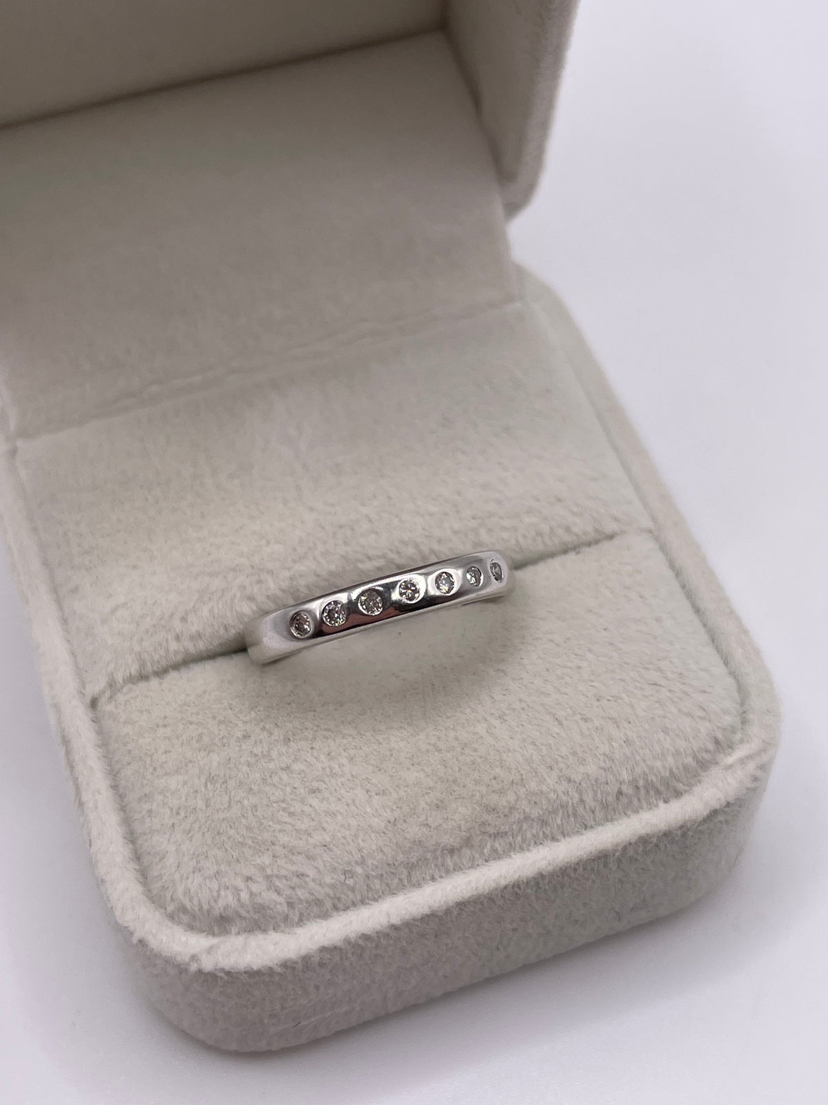 18ct white gold diamond ring