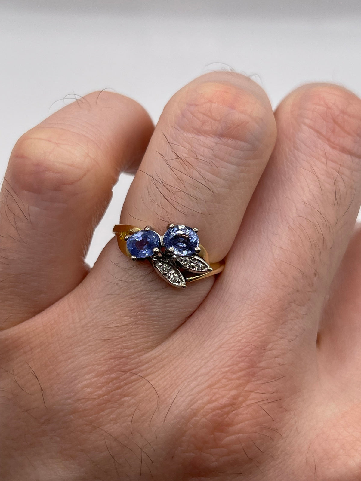 18ct gold sapphire and diamond ring