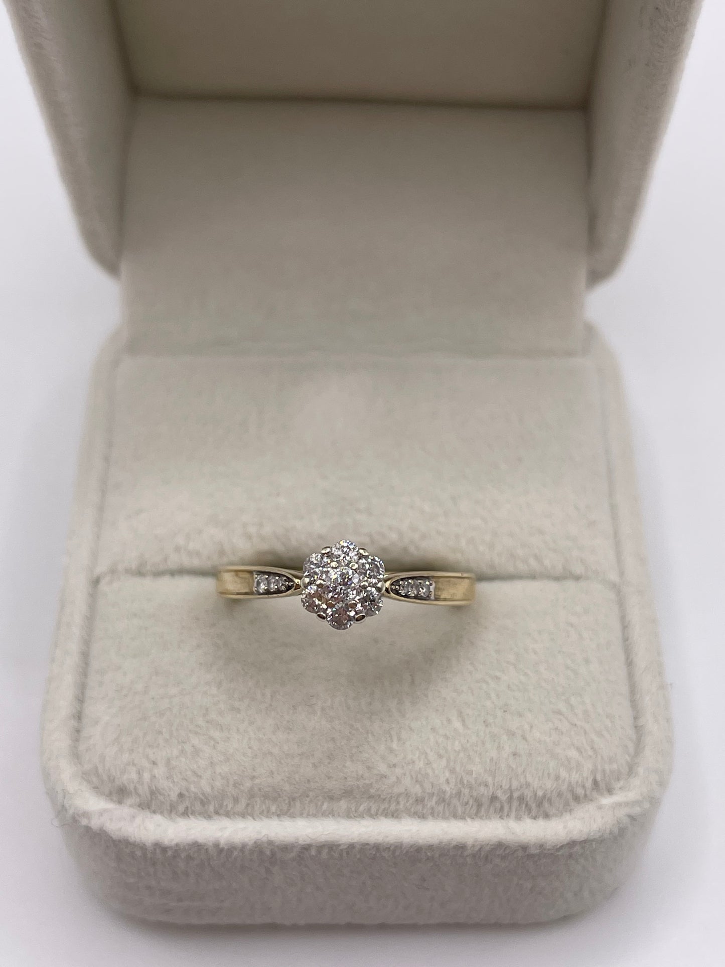 9ct gold diamond cluster ring