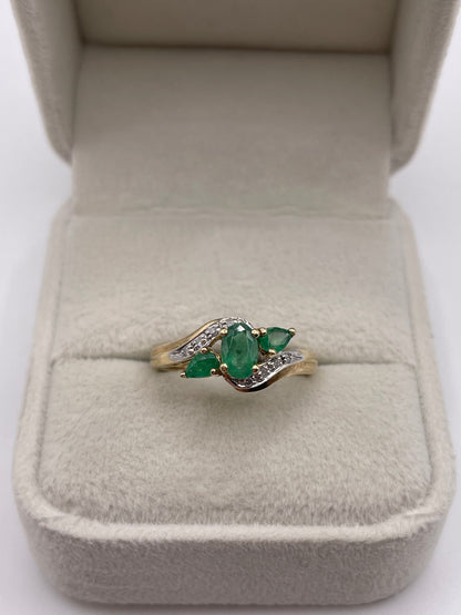 9ct gold emerald and diamond ring