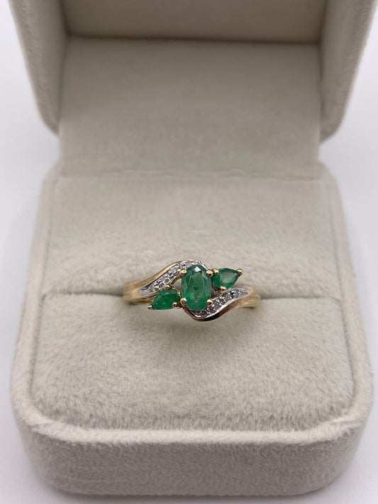 9ct gold emerald and diamond ring
