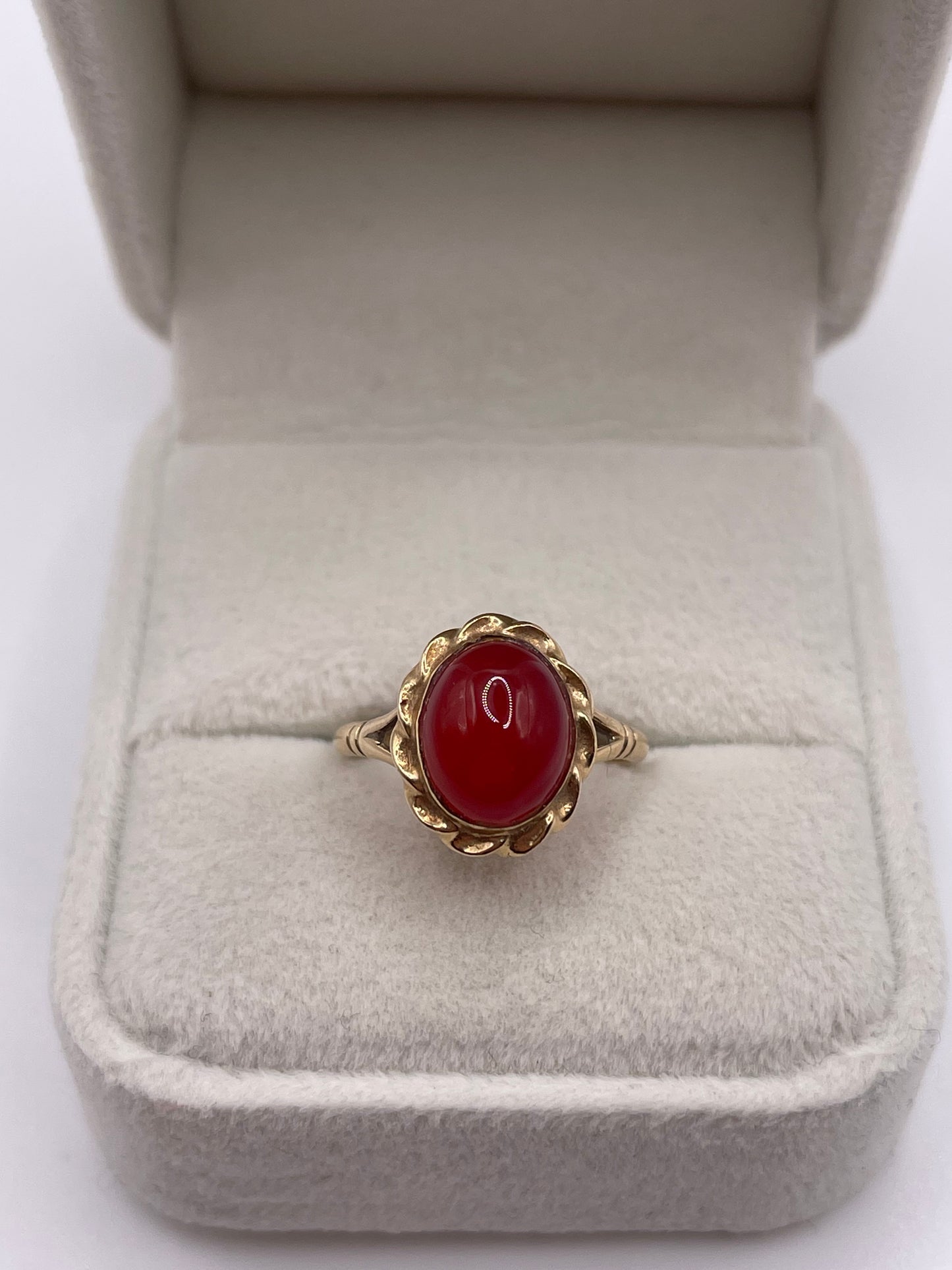 9ct gold carnelian ring