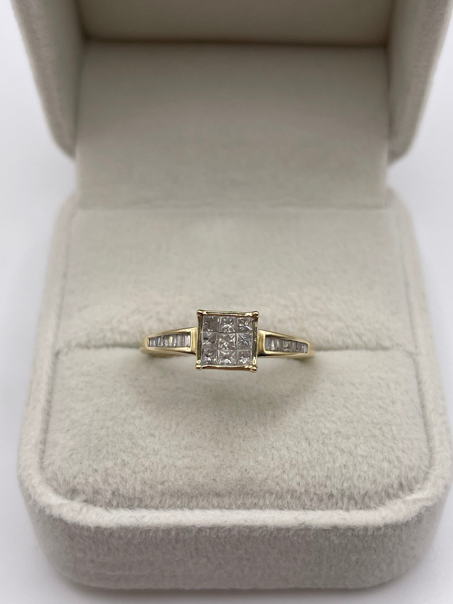 9ct gold diamond cluster ring