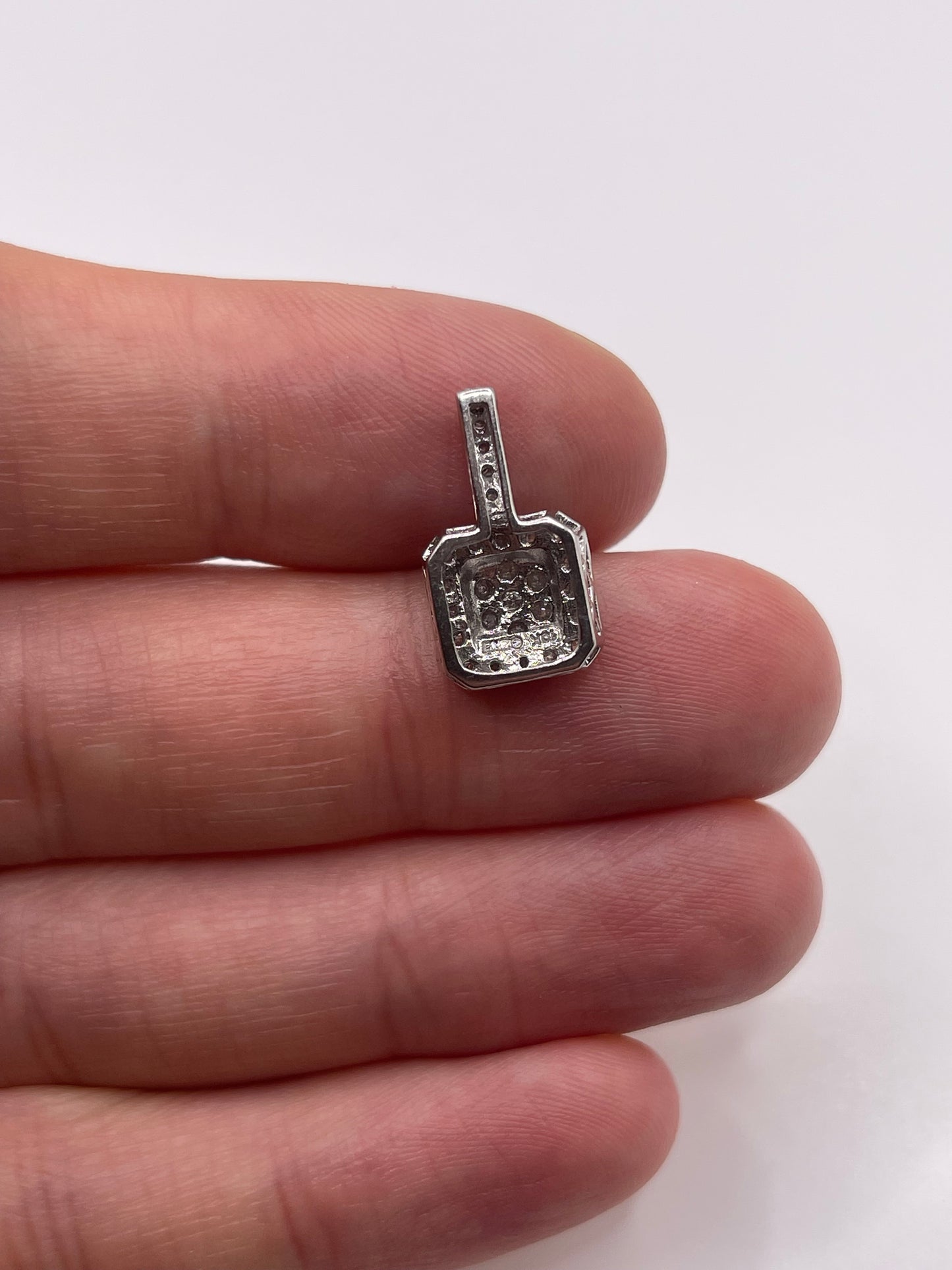 9ct white gold diamond cluster pendant