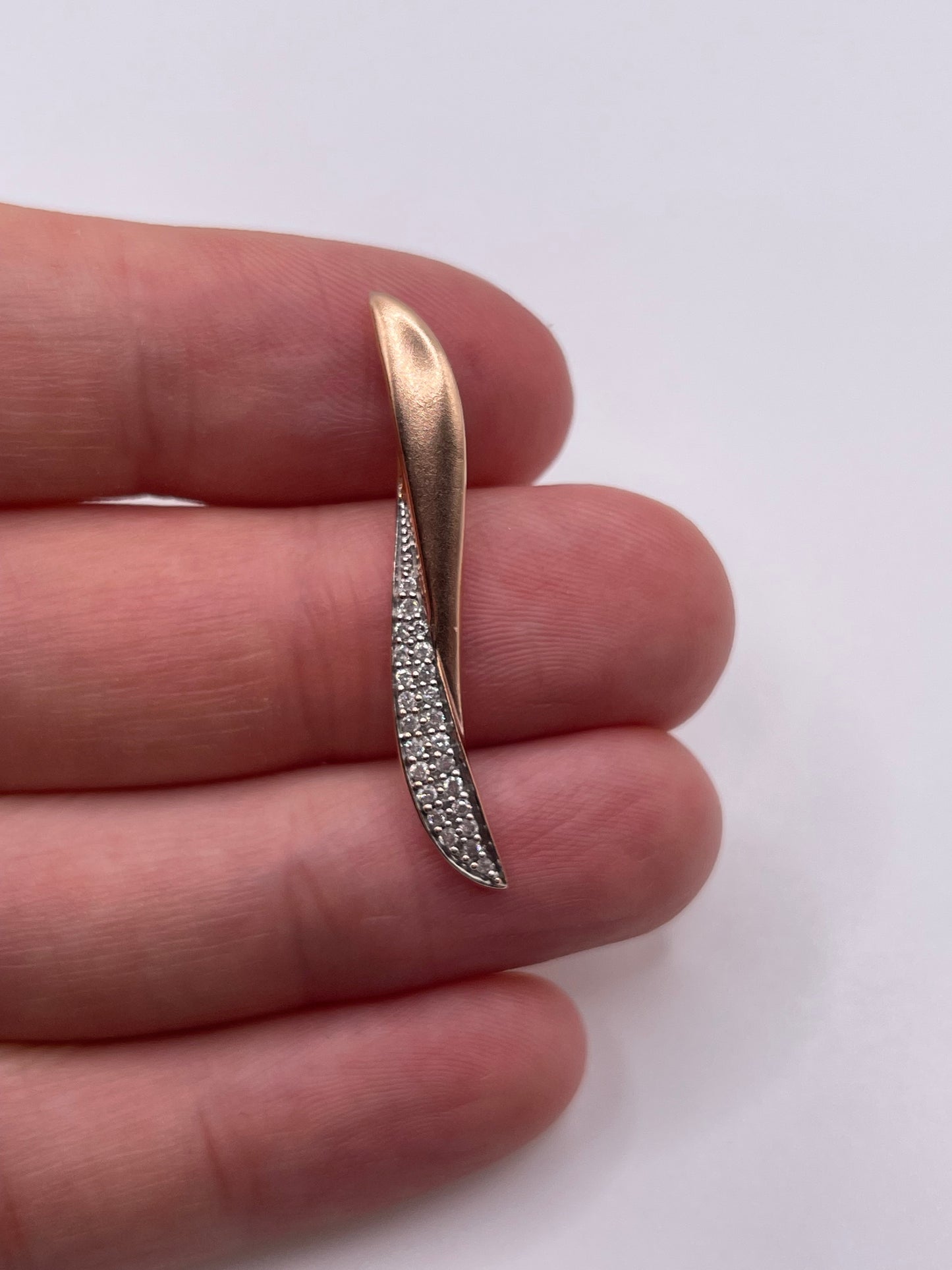 9ct rose gold diamond pendant