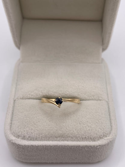 9ct gold sapphire ring