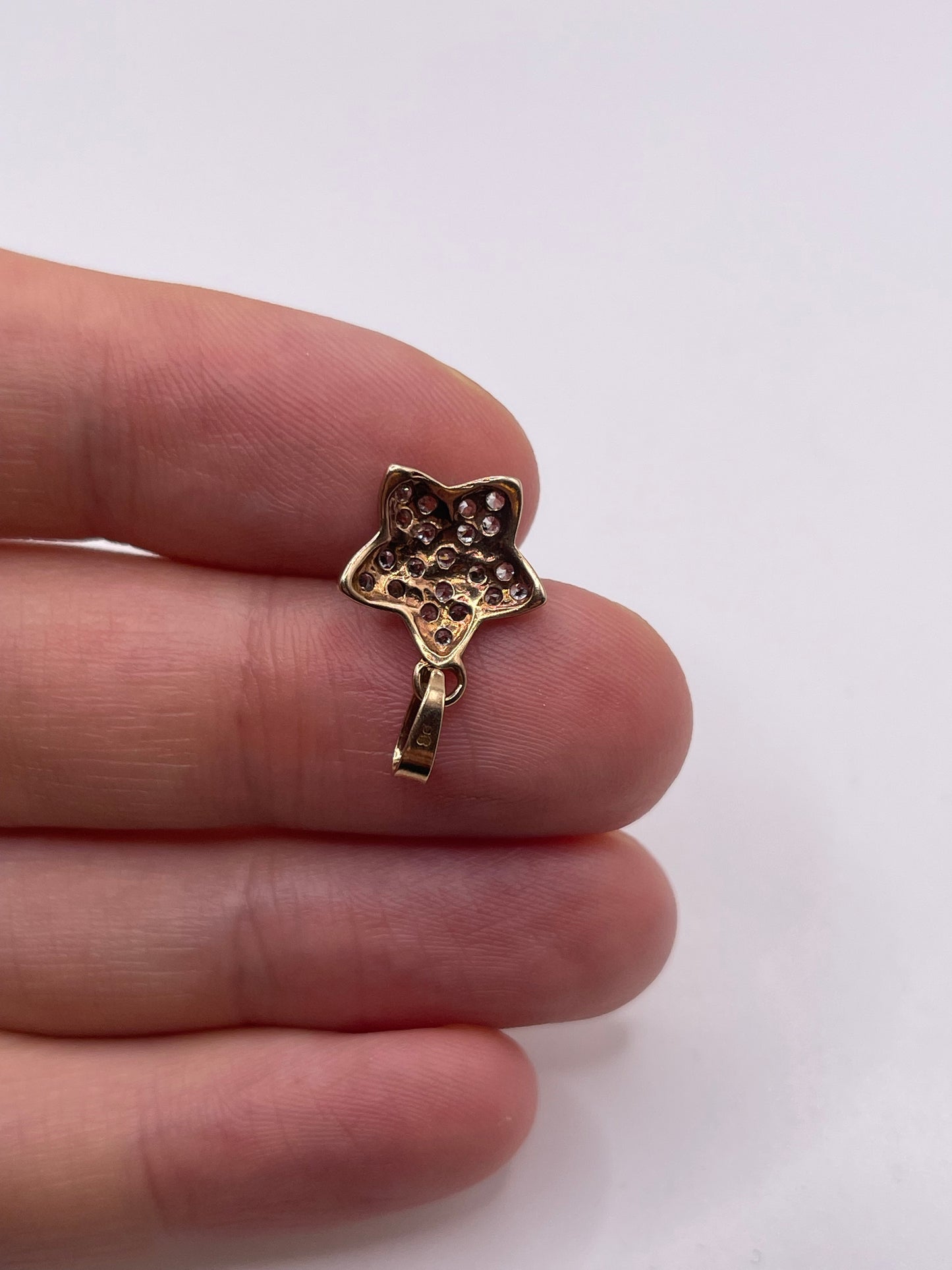 9ct gold cz star pendant