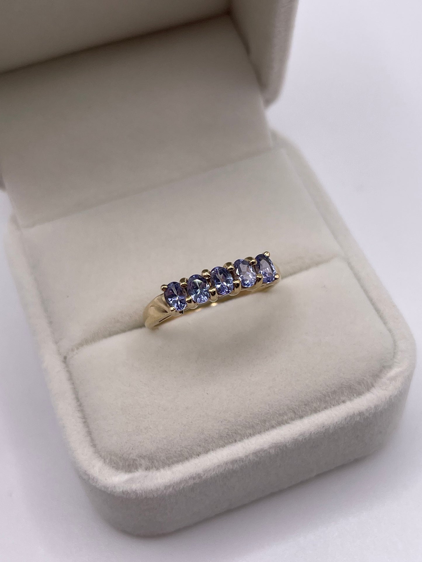 9ct gold tanzanite ring