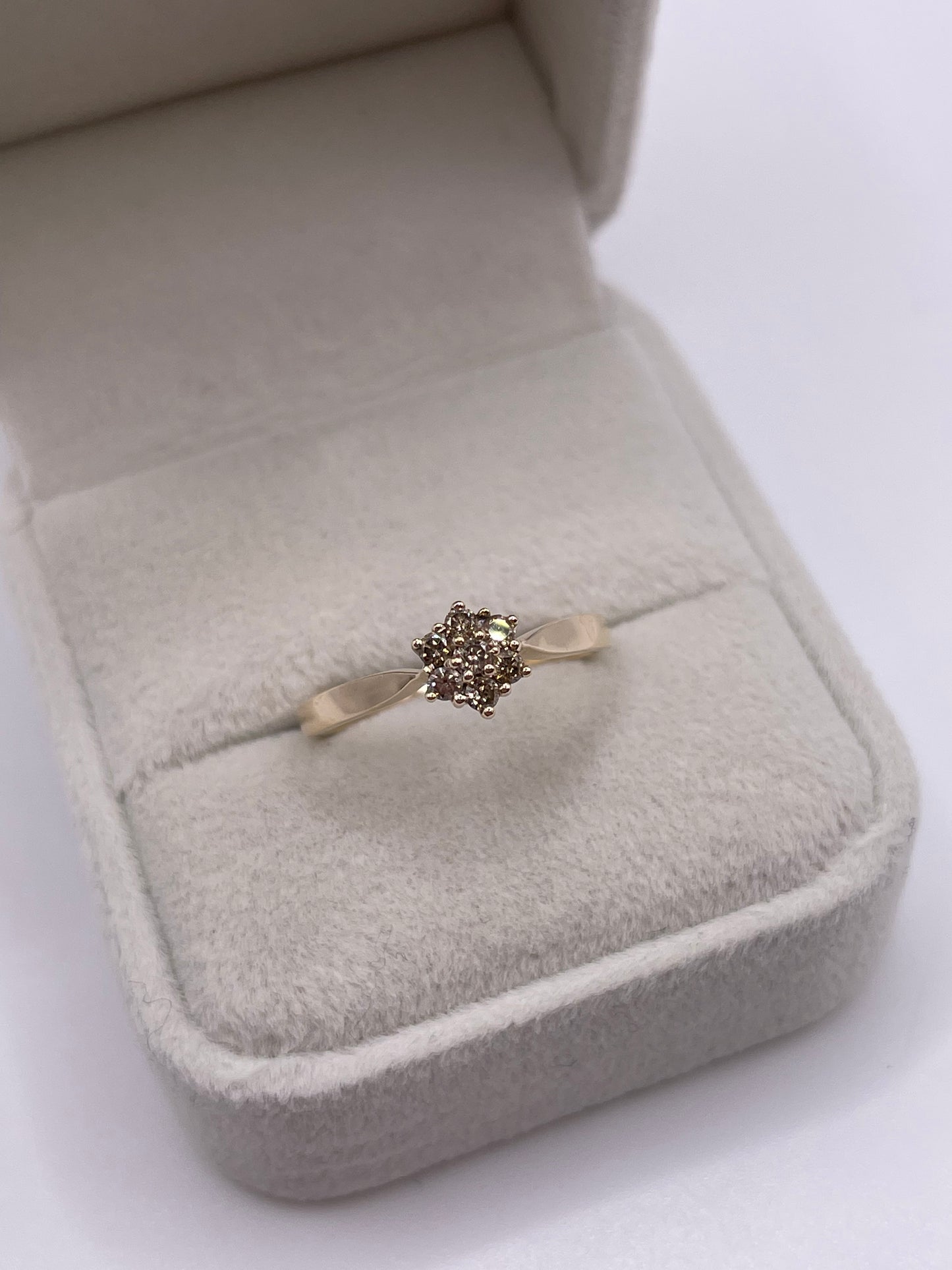 9ct gold diamond cluster ring