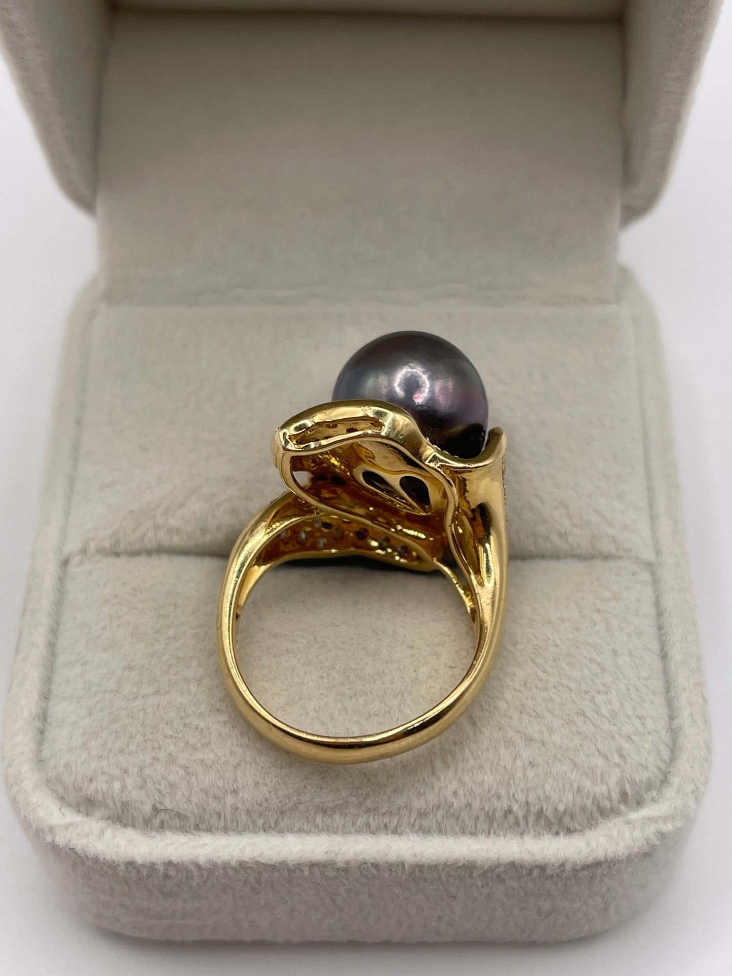 18ct gold pearl and diamond ring