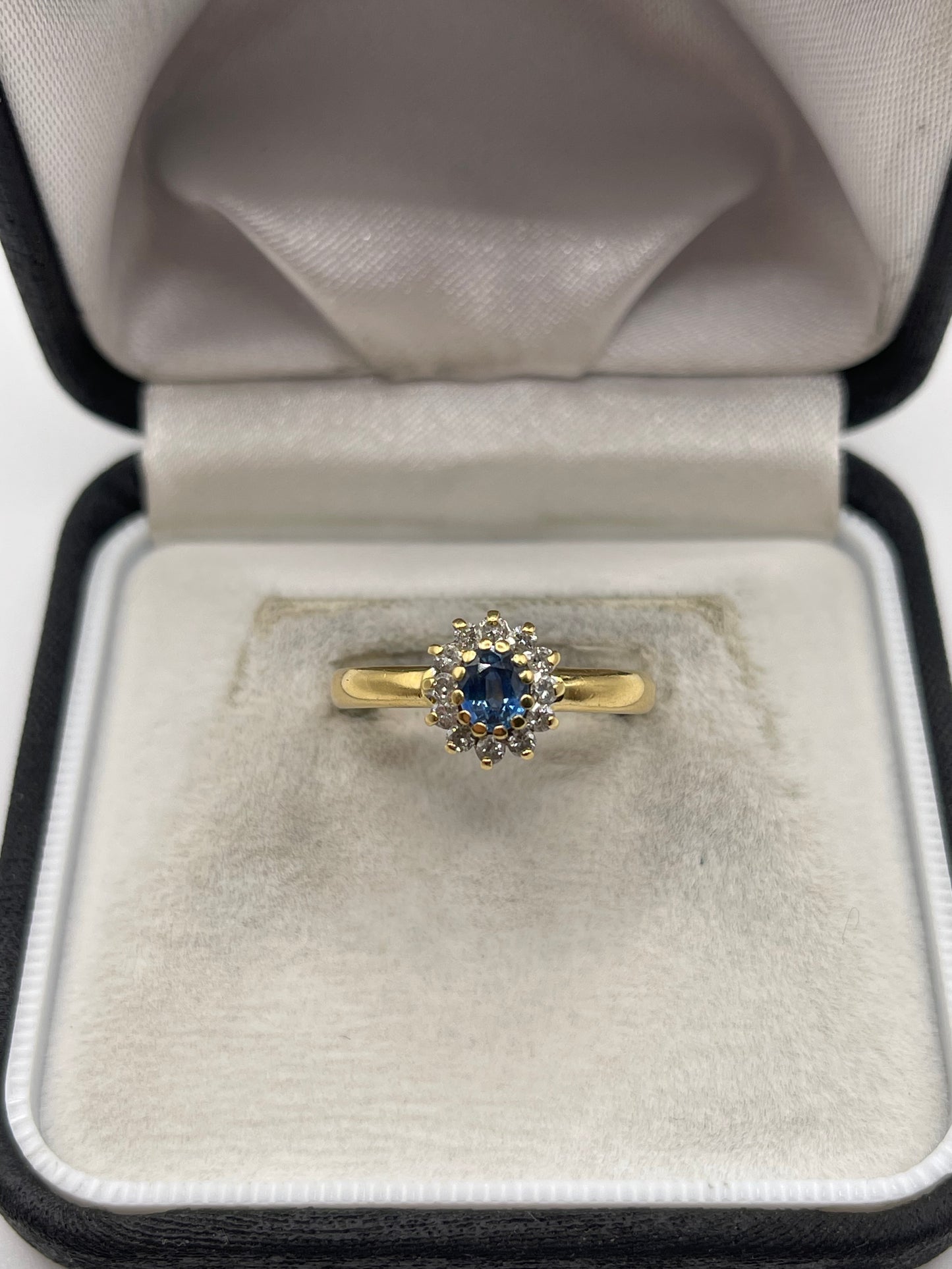 18ct gold sapphire and diamond ring