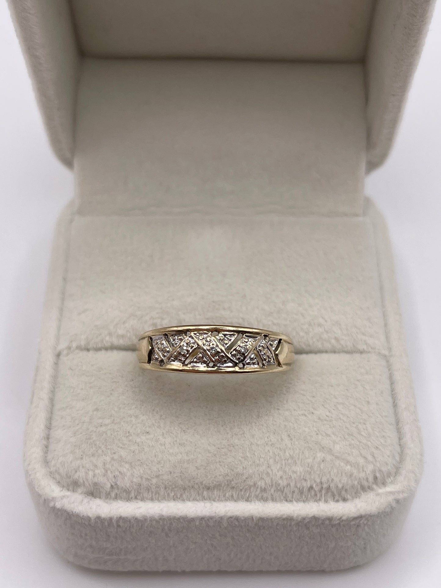 9ct gold diamond ring
