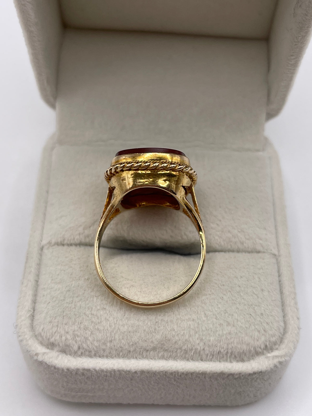 9ct gold carnelian ring