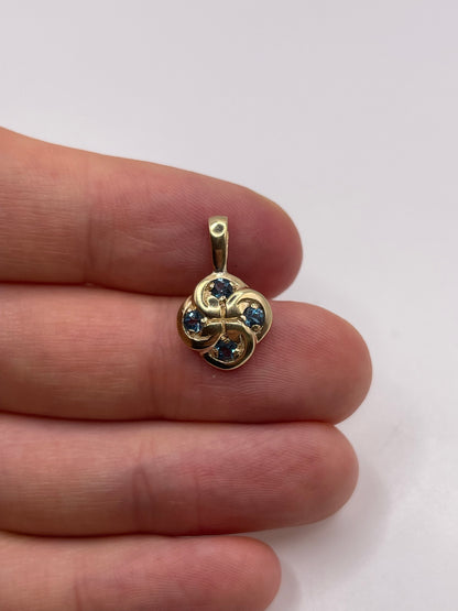 9ct gold topaz pendant