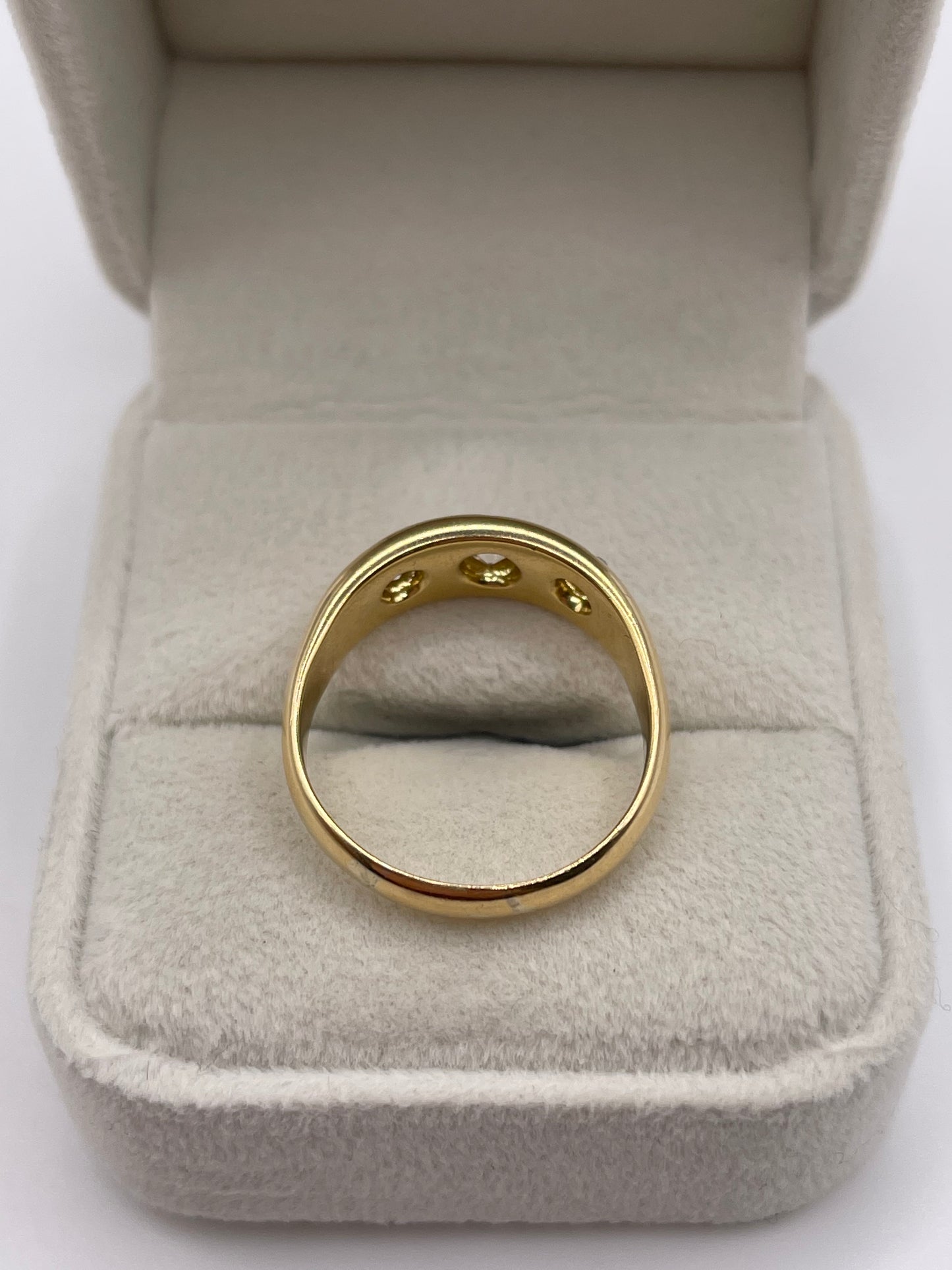 Antique 18ct gold 3 stone diamond gypsy ring