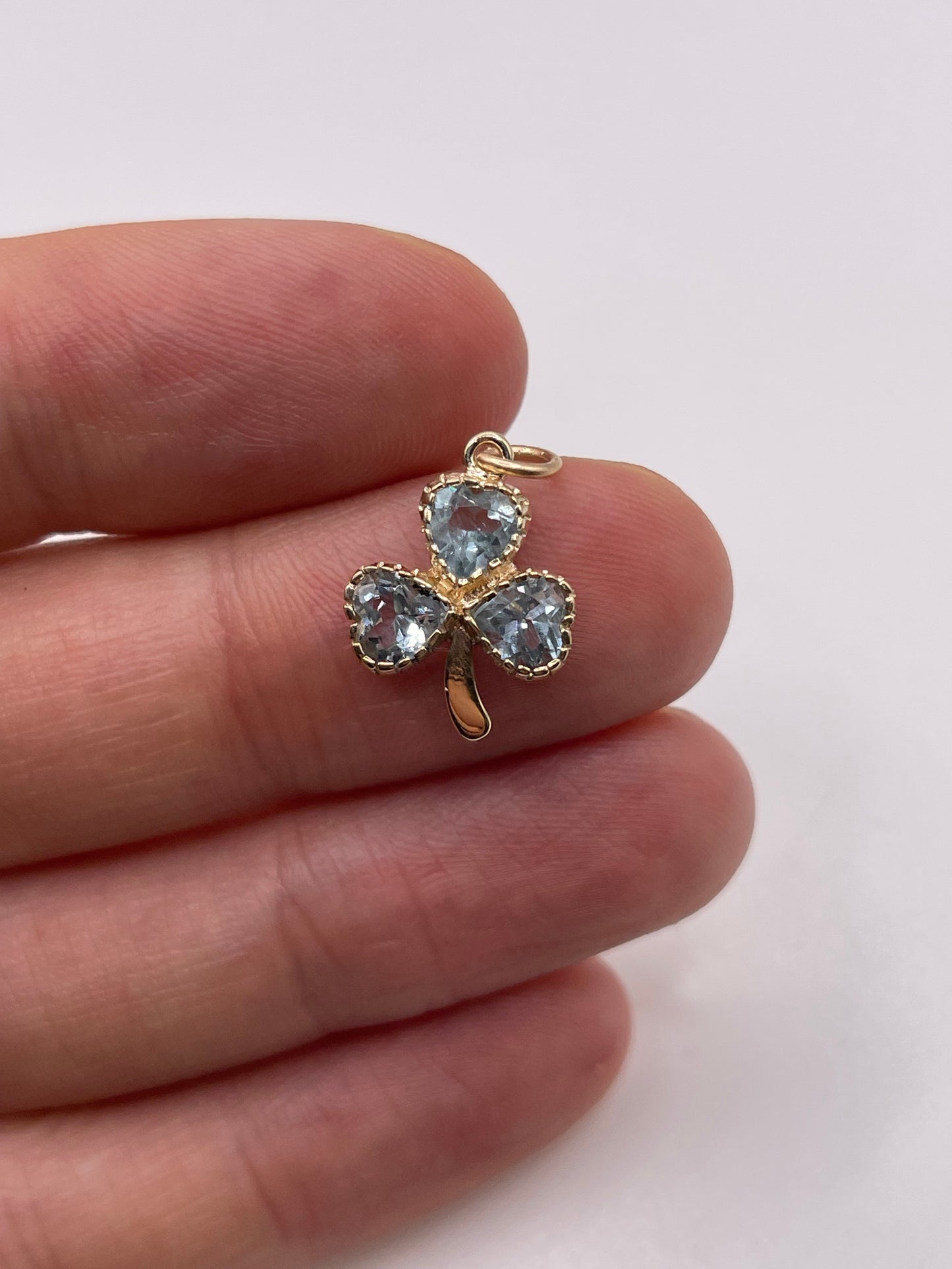 9ct gold blue topaz clover pendant