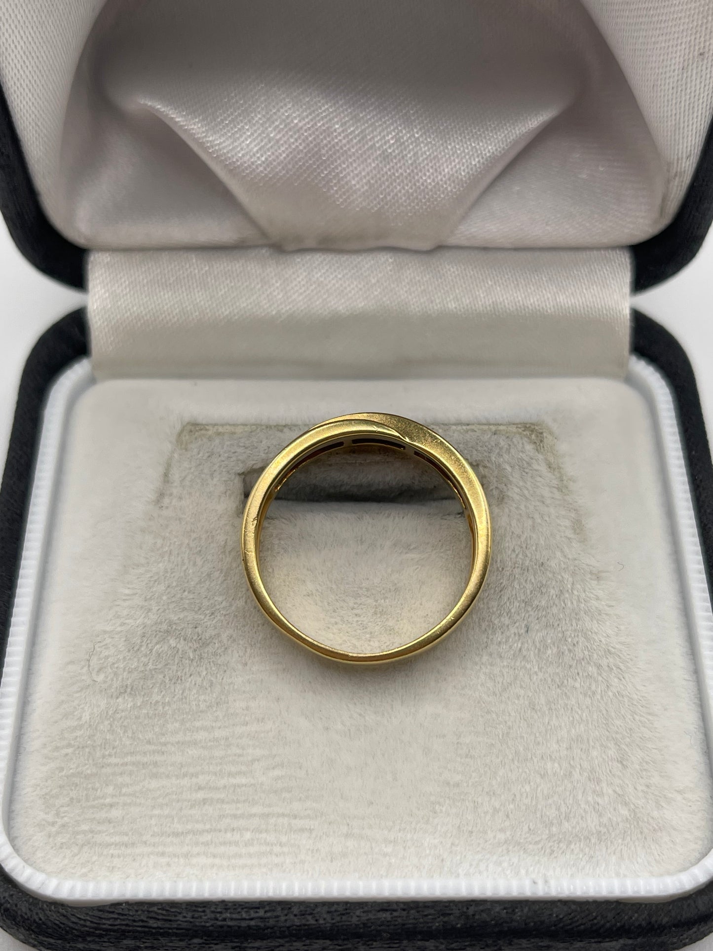 18ct gold ruby and diamond ring