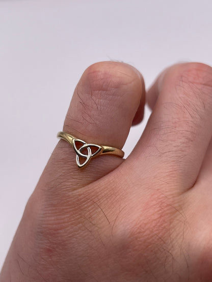 9ct gold Celtic ring