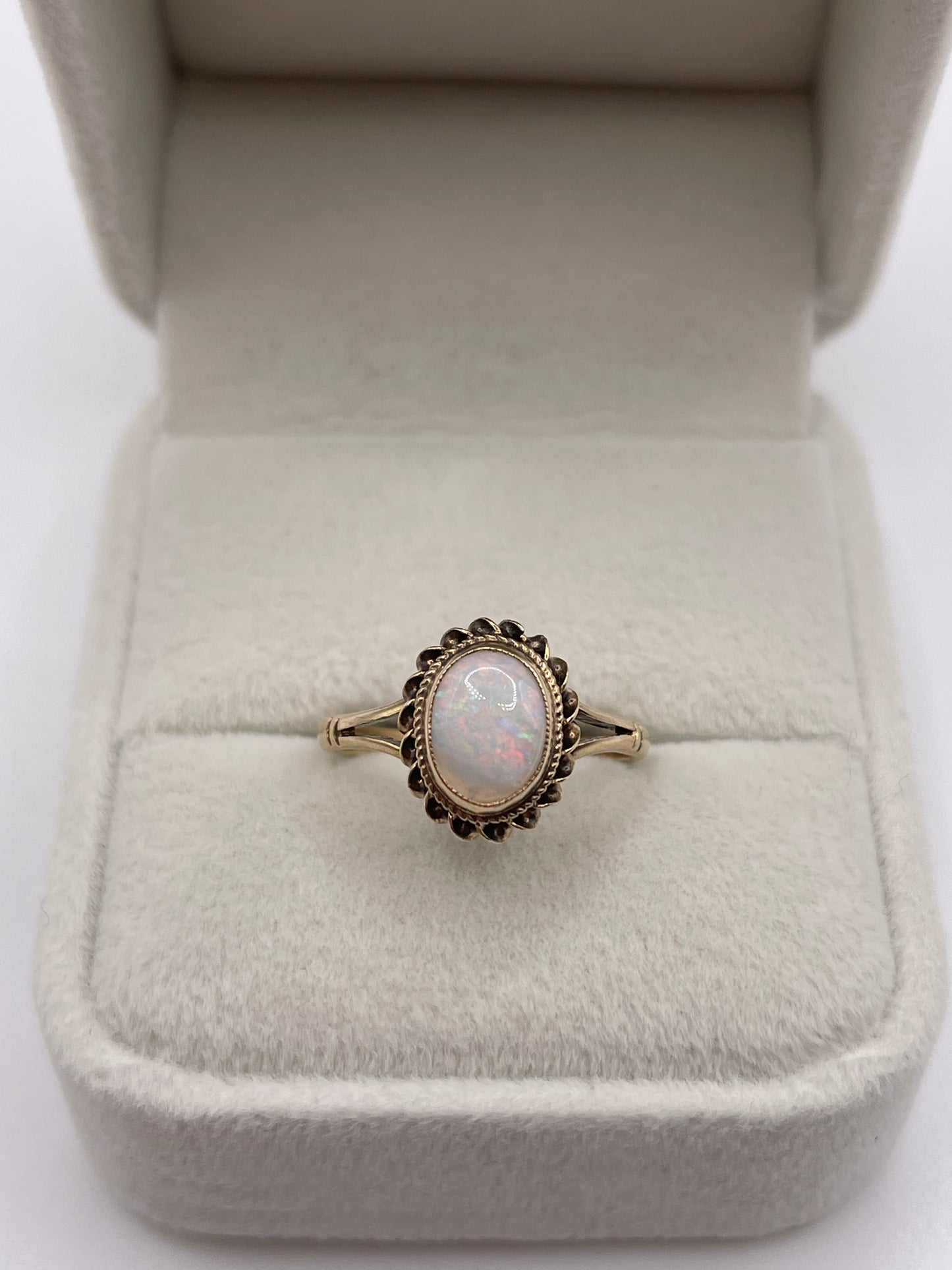 9ct gold opal ring