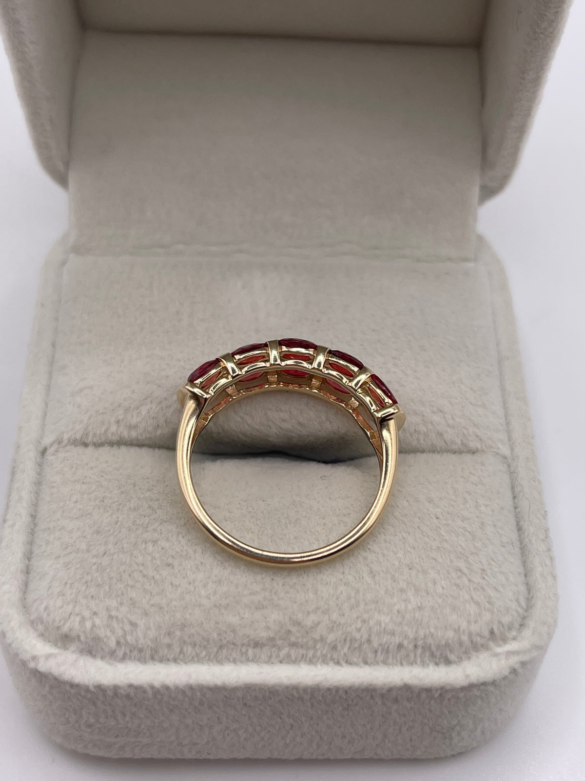9ct gold spinel ring