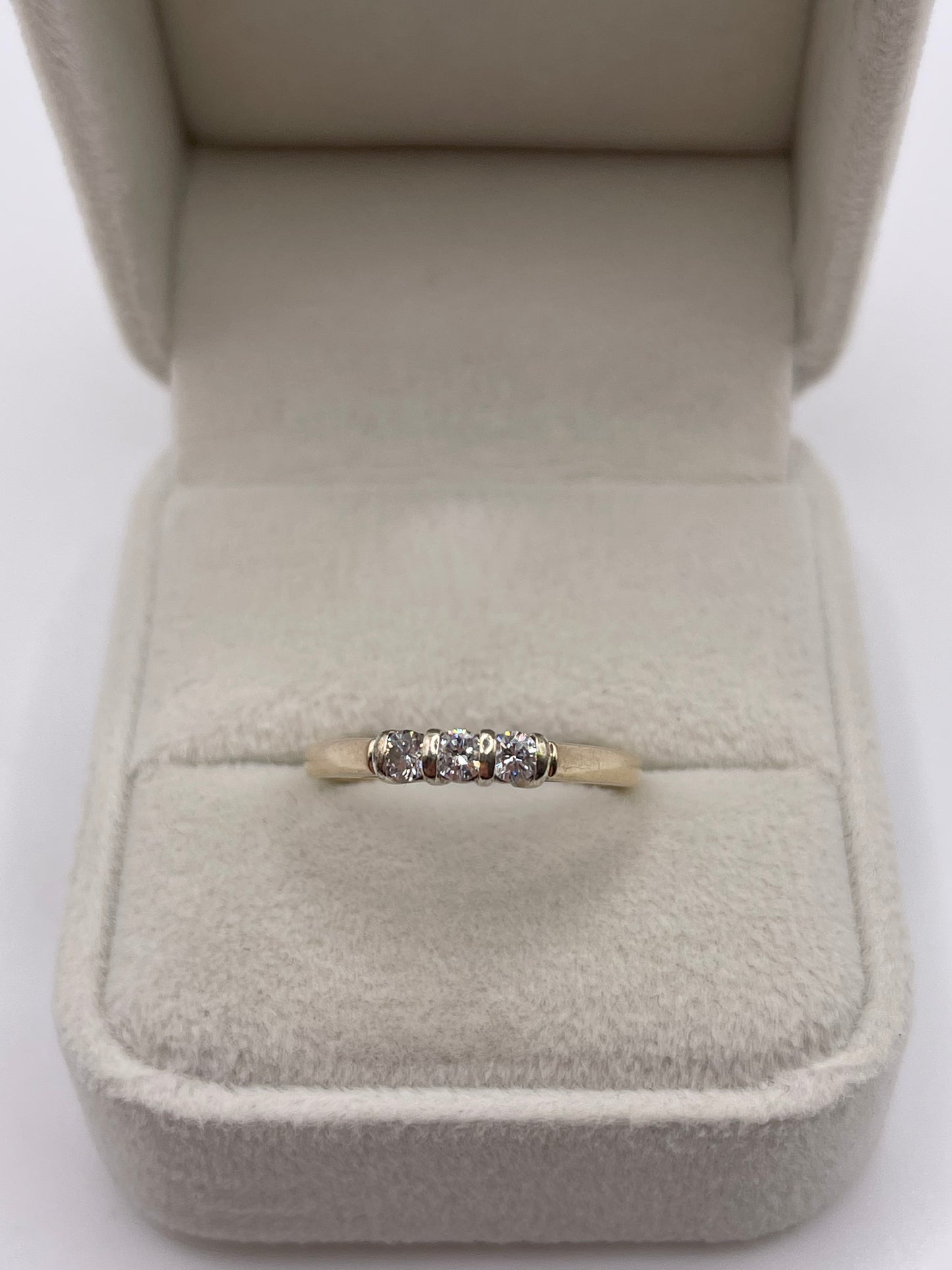 9ct gold diamond ring