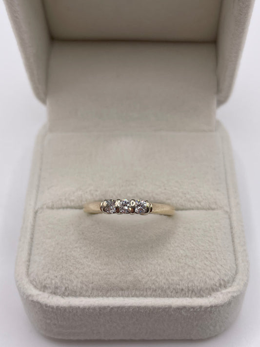 9ct gold diamond ring
