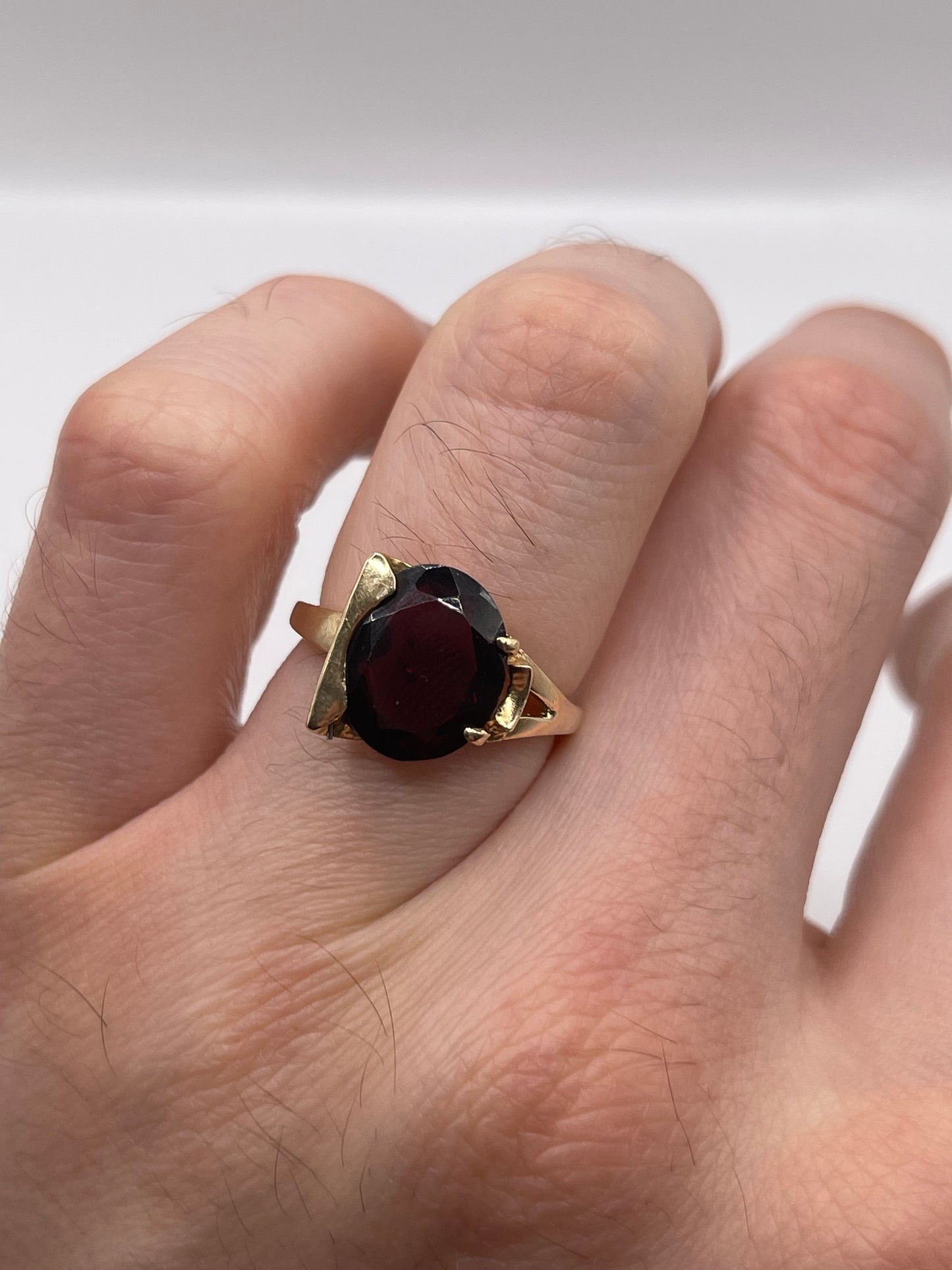14ct gold garnet ring