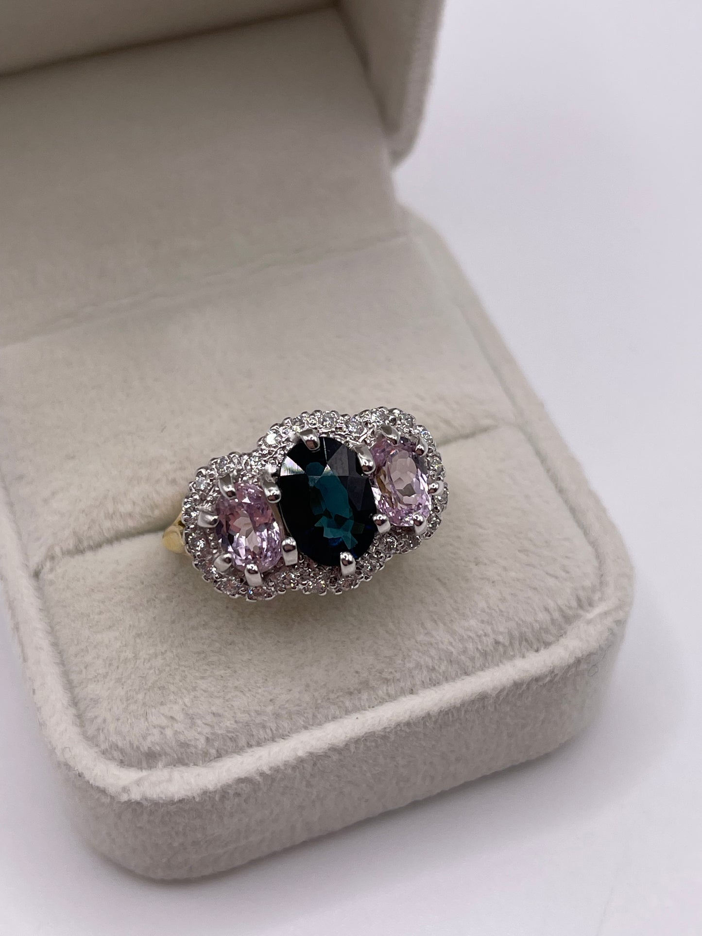 18ct gold sapphire, kunzite and diamond ring